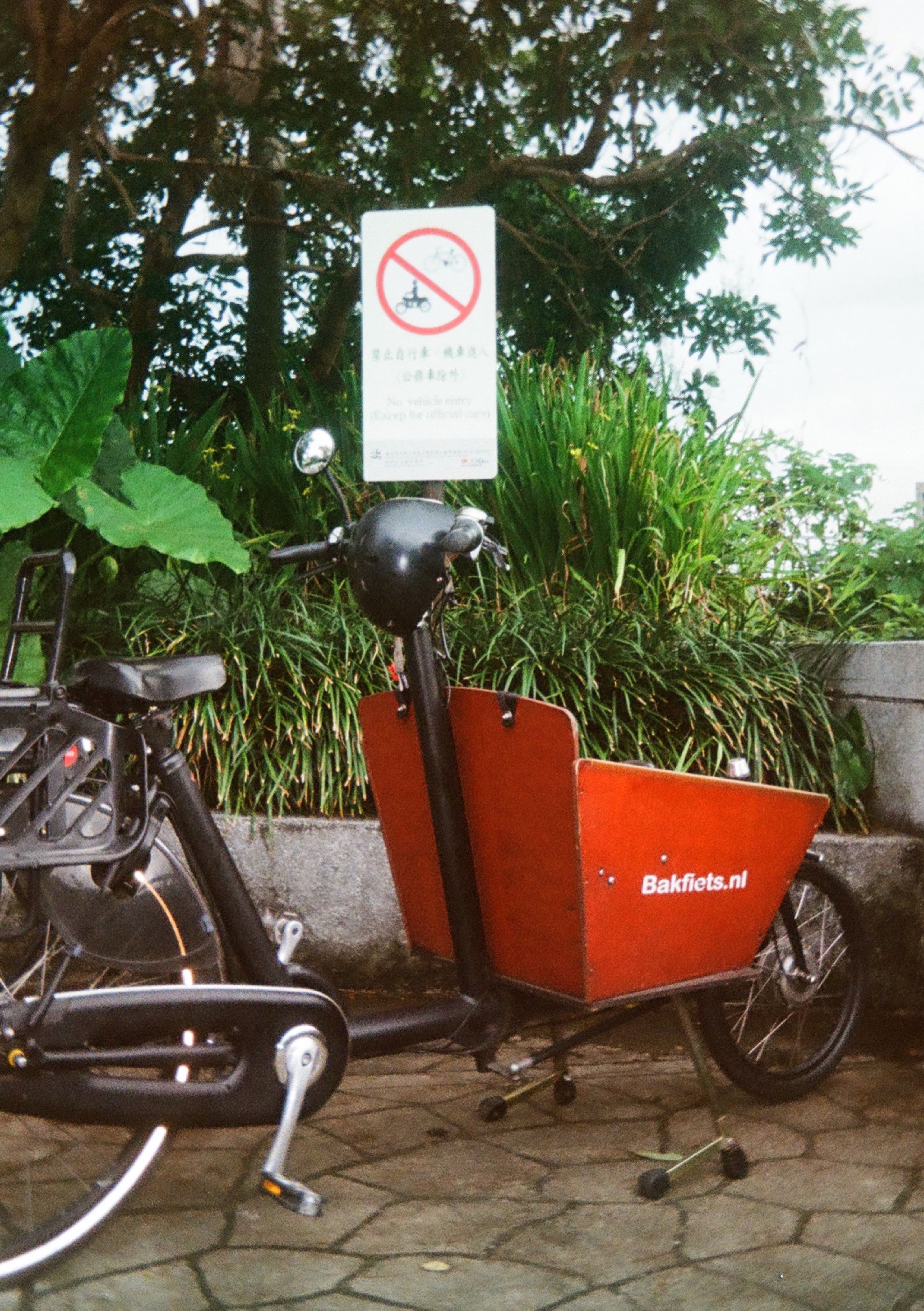 A parked cargo bike marked with Bakfiets.nl.